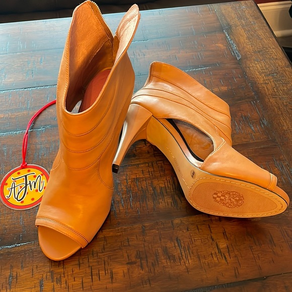 NOT AVAILABLE DONATED - Picture 1 of 3